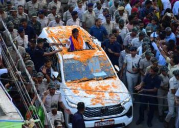 କେନ୍ଦୁଝରରେ ମୁଖ୍ୟମନ୍ତ୍ରୀ : ବିଶାଳ ରୋଡ ସୋ, ରାସ୍ତାର ଦୁଇ ପାର୍ଶ୍ଵରେ ଲୋକଙ୍କ ପୁଷ୍ପ ବୃଷ୍ଟି