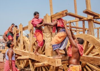ତିନିରଥର ଚାରି ନାହାକା ଉଠିବା ପର୍ବ ସମ୍ପନ୍ନ