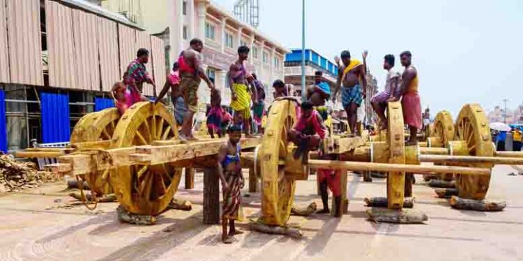 ତିନିରଥ ଅଖ ଉପରକୁ ଦଣ୍ଡା ଫ୍ରେମ ଉଠି କଣ୍ଟା ବାଡିଆ ଶେଷ