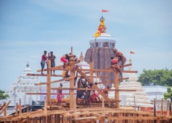 ତିନିରଥ ଚରିନାହାକା ରେ ପ୍ରଥମ ଭୂଇଁ ଚଉତା ବା ଛକାଠି ବୁଲି କଣ୍ଟା ବାଡିଆ ଶେଷ