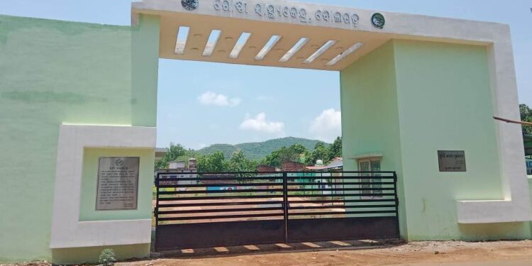 ବୋଲଗଡ଼ ଗୋଷ୍ଠୀ ସ୍ୱାସ୍ଥ୍ୟକେନ୍ଦ୍ରରେ ଅଚଳାବସ୍ଥା: ରୋଗୀ ସେବା ବିପର୍ଯ୍ୟସ୍ତ