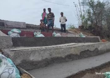 ଗାଧୁଆ ତୁଠ (ପାହାଚ )କାମ ନିମ୍ନ ମାନର କାମ ଅଭିଯୋଗ