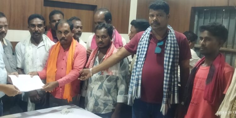 ପାଚେର ଗାଁ ରେ ମହାତ୍ମା ଗାନ୍ଧୀ ଜାତୀୟ ଗ୍ରାମୀଣ ନିଶ୍ଚିତ କର୍ମ ନିଯୁକ୍ତି ଯୋଜନା କାମରେ ଅନିୟମିତତା ଅଭିଯୋଗ