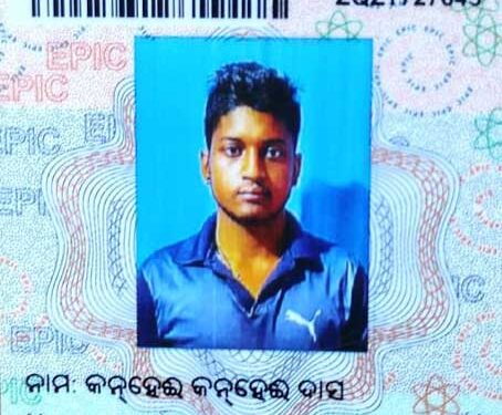 ପୁଲିସ୍ କବଳରୁ ବର୍ତିବାପାଇଁ ରେଳଧରଣା ଦିଗକୁ କ‌ହ୍ନେଇ ଦୌଡ଼ୁଥିଲା ବେଳେ ଟ୍ରେନ୍ ସହ ପିଟି ହୋଇଯାଇଥିଲା
