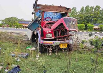 ସିମେଣ୍ଟ ବୋଝେଇ ଟ୍ରକ ପଛପଟୁ ଧକ୍କା ଦେଲା ଯାତ୍ରୀବାହି ବସ୍ ୨ ମୃତ ୩୦ ଆହତ