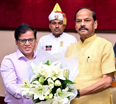 ମହାମହିମ ରାଜ୍ୟପାଳଙ୍କୁ ଓଡ଼ିଶା ର ନୂତନ ବିଧାନସଭା ଗଠନ ସମ୍ପର୍କିତ ବିଜ୍ଞପ୍ତି ପ୍ରଦାନ କଲେ ମୁଖ୍ୟ ନିର୍ବାଚନ ଅଧିକାରୀ