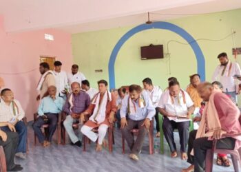 ଛେଳିଗଡ ବିସ୍ଥାପିତ କଲୋନୀ ଜିଲ୍ଲା ପ୍ରଶାସନ ସହ ପରିଦର୍ଶନ କଲେ ବିଧାୟକ ସିଦ୍ଧାନ୍ତ ମହାପାତ୍ର