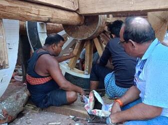 ତିନିରଥର ଚକ ପହିରେ କ୍ଲାମ୍ପ ଲାଗିଲା