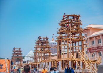 ତିନି ରଥରେ ମୂଳ କଇଞ୍ଚି ପଡ଼ି ତିନି ରଥକୁ ବଡଧରା ପୋଟଳ ଉଠିଲା