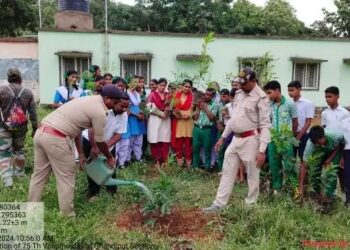 ବନ ସୁରକ୍ଷା ସପ୍ତାହ ପ୍ରଥମ ଦିନରେ ଚାରା ରୋପଣ କାର୍ଯ୍ୟକ୍ରମ