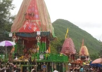 ଓଡ଼ିଶାର ଉପାନ୍ତ ଶ୍ରୀକ୍ଷେତ୍ର ଭାବେ ପରିଚିତ ପାରଳାଖେମୁଣ୍ଡି ରଥଯାତ୍ରା ହରିଶୟନ ଏକାଦଶୀ ରେ ପ୍ରବଳ ଭିଡ଼