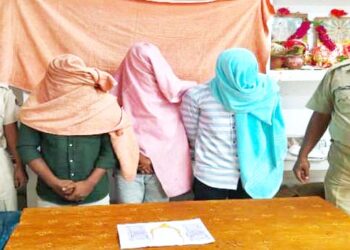 The robbery gang was revealed by the Nuagaon police :  Three robbers have been arrested