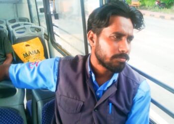ମୋ ବସ୍ ରୁ ତଳକୁ ଓହ୍ଲାଇ ଦେଲେ ଦିବ୍ୟାଙ୍ଗ ବ୍ୟକ୍ତି ଙ୍କୁ ମୋ ବସ୍ କଣ୍ଡକ୍ଟର