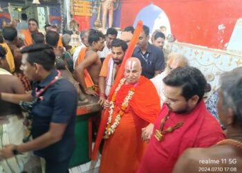 ହଟକେଶ୍ୱରଙ୍କ ମହାକାଳ ବେଶ ଦର୍ଶନ କଲେ ଜଗଦଗୁରୁ ଶ୍ରୀରାମ ଭଦ୍ରାଚାର୍ଯ୍ୟ