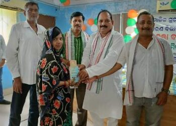 ୭୬ ଜଣଙ୍କୁ ନୂତନ ଭତା ବାଣ୍ଟିଲେ ବିଧାୟକ