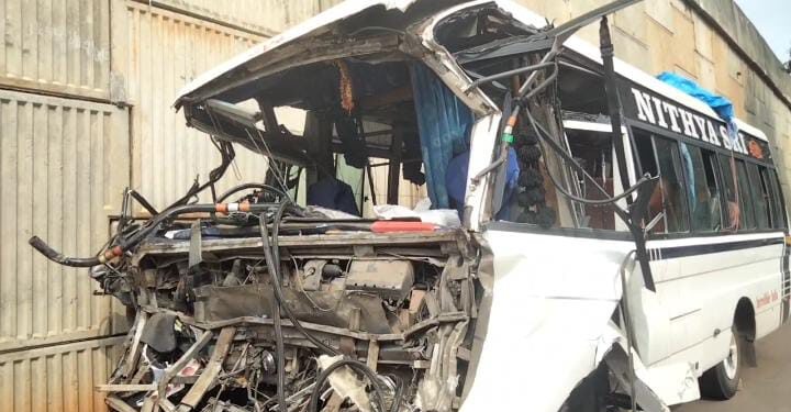 ଟ୍ରକକୁ ଧକ୍କା ଦେଲା ତୀର୍ଥଯାତ୍ରୀ ବସ୍ : ଡ୍ରାଇଭର ସମେତ ୩ ମୃତ