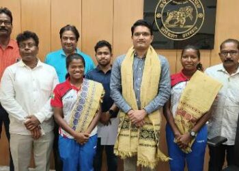  ଅନ୍ତର୍ଜାତୀୟ ୨ ରଗବୀ ଖେଳାଳିଙ୍କୁ ସମ୍ବର୍ଦ୍ଧିତ କଲେ ଜିଲ୍ଲାପାଳ