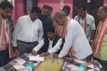 ଡାହାଳିଆବାଗ ଗ୍ରାମ୍ୟ ଉନ୍ନୟନ କମିଟି ପକ୍ଷରୁ ବିଧାୟକଙ୍କୁ ସମ୍ବର୍ଦ୍ଧନା
