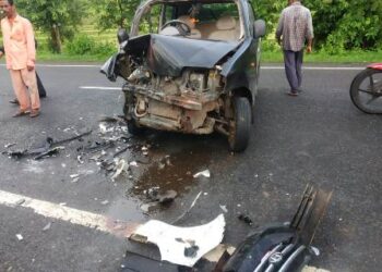 କାର ସହ କାର ମୁଁହା ମୁହିଁ ଧକ୍କା,୩ ଗୁରୁତର