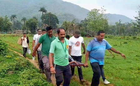 ଚର୍ଚ୍ଚାରେ ଦଶପଲ୍ଲା ପଶ୍ଚିମାଞ୍ଚଳ : ପୁଣି ଷ୍ଟ୍ରେଚରରେ ବୁହା ହେଲେ ରୋଗୀ