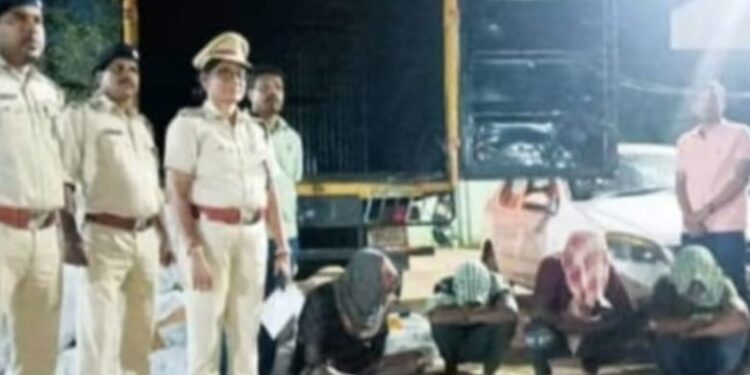 ଗଜପତିରୁ ମଦୁରାଇ ଗଞ୍ଜେଇ ଚାଲାଣ ବେଳେ ୪ କୁଇଣ୍ଟlଲ ଊର୍ଦ୍ଧ୍ବ ଗଞ୍ଜେଇ ଜବତ – ୪ ଜଣ ଆନ୍ତଃରାଜ୍ୟ ମାଫିଆ ଗିରଫ