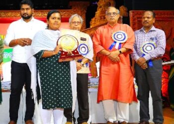 ଓଡ଼ିଆ ସ୍ନାତକରେ ସର୍ବୋଚ୍ଚ ନମ୍ବର ରଖିଥ‌ିବା ସୁପ୍ରଭା ସାହୁଙ୍କୁ ଓଡ଼ିଶା ସାହିତ୍ୟ ଏକେଡେମୀ ପକ୍ଷରୁ ସମ୍ବର୍ଦ୍ଧନା