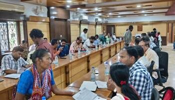 ଭବାନୀପାଟଣା ଠାରେ ଜିଲ୍ଲାପାଳ ଓ ଆରକ୍ଷୀ ଅଧିକ୍ଷକଙ୍କ ଯୁଗ୍ମ ଅଧ୍ୟକ୍ଷତାରେ ଏକ ଜନଶୁଣାଣି ଶିବିର