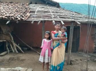 ବେ ସାହାରା ହୋଇ ଜୀବନ କାଟୁଛନ୍ତି ବିଧବା ରତ୍ନା ମାଝୀ ବେୱା