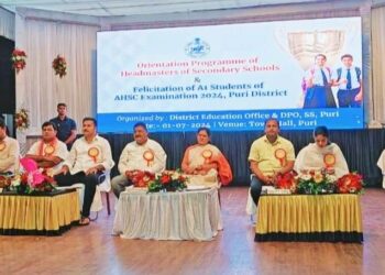 A1 କୃତି ଛାତ୍ରଛାତ୍ରୀ ମାନଙ୍କୁ ସମ୍ବର୍ଦ୍ଧନା