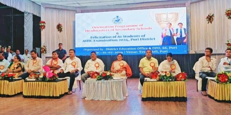 A1 କୃତି ଛାତ୍ରଛାତ୍ରୀ ମାନଙ୍କୁ ସମ୍ବର୍ଦ୍ଧନା