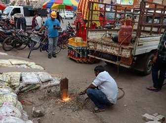 ଖବରର ପ୍ରଭାବ ବଡଦାଣ୍ଡରେ କଟା ହେଲା ୬ଟି ଭଙ୍ଗା ବିଦ୍ୟୁତ ଖୁଣ୍ଟ
