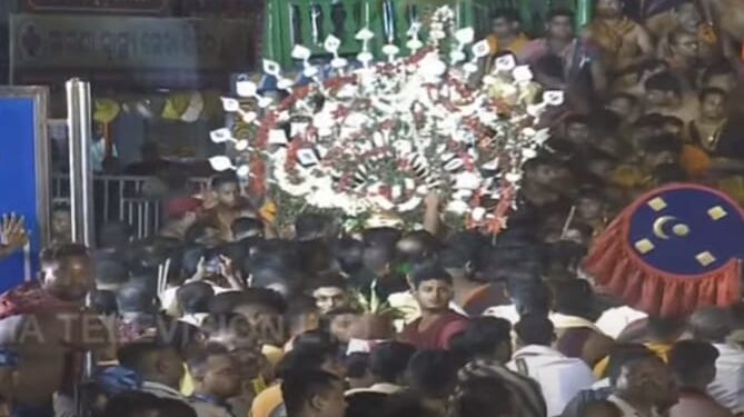ପ୍ରଭୁ ବଳଭଦ୍ରଙ୍କ ପହଣ୍ଡି ବେଳେ ଅଘଟଣ : ରଥରୁ ଓହ୍ଲାଇଲେ ବେଳେ ଖସିଗଲେ ବଡ ଠାକୁର – ୮ସେବାୟତ ଆହତ