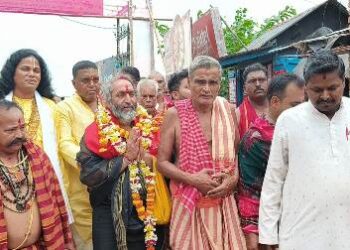 ତୁଳସୀ ଚଉରା ରେ କଳସ ପୂଜନ : ପଦ୍ମ ବିଭୂଷଣ ଜଗତଗୁରୁ ରାମ ଭଦ୍ରାଚାର୍ଯ୍ୟ ଙ୍କୁ ଦର୍ଶନ କଲେ – ସାଂସଦ ଓ ମନ୍ତ୍ରୀ