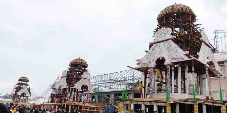 ପ୍ରଭା ରେ ରୂପ ଖୋଦେଇ ଦୁଆର ବେଢା ଉଠିଲା