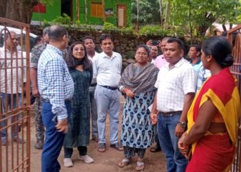 ଫୁଟ୍ଟାସିଂ ଗ୍ରାମରେ ଉପ-ଜିଲ୍ଲା ପାଳ ପରି ଦର୍ଶନ କରୁଥିଲେ