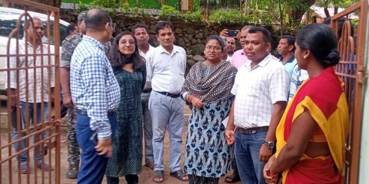 ଫୁଟ୍ଟାସିଂ ଗ୍ରାମରେ ଉପ-ଜିଲ୍ଲା ପାଳ ପରି ଦର୍ଶନ କରୁଥିଲେ