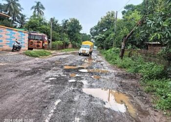 ରାଜପଥ ଉପରେ ଗର୍ତ୍ତ ଓ ଖାଲ, ବଢୁଛି ଦୁର୍ଘଟଣା,ସାଧାରଣରେ ଅସନ୍ତୋଷ, ମରାମତି ପାଇଁ ଦାବି 