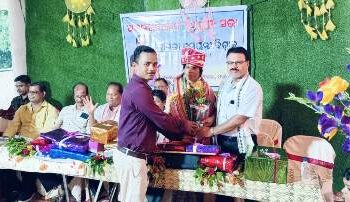 ପ୍ରଧାନ ଶିକ୍ଷୟିତ୍ରୀ ଙ୍କୁ ଵିଦାୟ ସମ୍ବର୍ଦ୍ଧନା