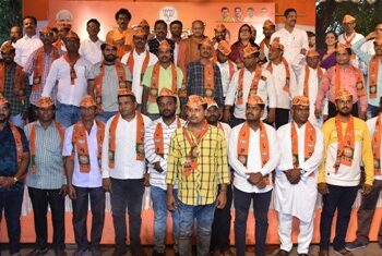 ବିଜେଡି ଉପରେ ଆସ୍ଥା ତୁଟାଇ ହିଞ୍ଜିଳିର ଶତାଧିକ ନିର୍ବାଚିତ ପ୍ରତିନିଧିମାନେ ବିଜେପିରେ ଯୋଗ ଦେଲେ