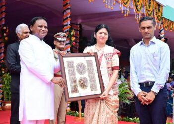 ଦକ୍ଷତା ବିକାଶ ଓ ବୈଷୟିକ ଶିକ୍ଷା ବିଭାଗ ମୁଖ୍ୟମନ୍ତ୍ରୀଙ୍କ ଦ୍ୱାରା ପୁରସ୍କୃତ
