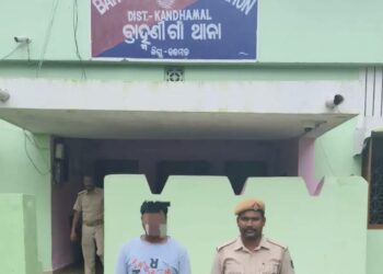 ବିବାହିତ ମହିଳାଙ୍କୁ ଦୁଷ୍କର୍ମ କରି ଗିରଫ ଭୟରେ ଫେରାର ଥିବା ଦୁଷ୍କର୍ମକାରୀ ଗିରଫ