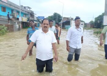 ଲଘୁଚାପ ବର୍ଷାରେ ଭାଙ୍ଗିଲା ଘର ଓ ବୁଡିଲା ରାସ୍ତା ଘାଟ  