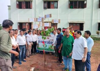 ପତିତପାବନ ଯୁବକ ସଂଘ  ପକ୍ଷରୁ ବୃକ୍ଷ ରୋପଣ 