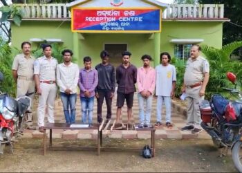 ଡକାୟତି ଉଦ୍ୟମ ବେଳେ ମାଡ଼ି ବସିଲା ଖପ୍ରାଖୋଲ ପୋଲିସ : ସାନ ଉଡ଼େନ ଗାଁ ନିକଟ ରୁ ଛଅ ଜଣ ଗିରଫ