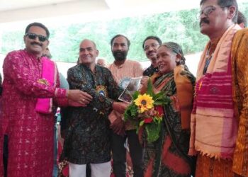 ହରିଶଙ୍କର ରେ କବିତା ଆସର ପ୍ରକୃତି ଓ ସଂସ୍କୃତି କୁ ନେଇ କବିଙ୍କ କବିତା ଗାଇଲେ କବି