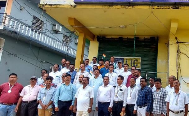 ଭାରତୀୟ ଜୀବନ ବୀମା ବାଲୁଗାଁ ଶାଖା କାର୍ଯ୍ୟାଳୟରେ ୭୮ତମ ସ୍ବାଧୀନତା ଦିବସ ପାଳନ