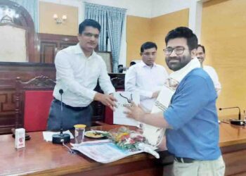 ଜିଲ୍ଲାପାଳଙ୍କ କାର୍ଯ୍ୟାଳୟରେ କାର୍ଯ୍ୟରତ ୪ ଜଣ ବରିଷ୍ଠ କର୍ମଚାରୀଙ୍କୁ ଅବସରକାଳୀନ ସମ୍ବର୍ଦ୍ଧନା