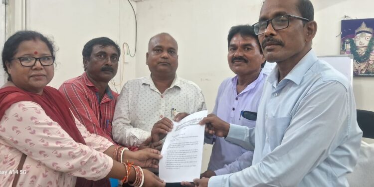 ଜାତିଆଧାରିତ ଜନଗଣନା ସହିତ ୯ ଦଫା ଦାବୀ ନେଇ ରାଷ୍ଟ୍ରୀୟ ପଛୁଆବର୍ଗ (ଓବିସି) ମୋର୍ଚ୍ଚାର ଦେଶବ୍ୟାପୀ ଜିଲ୍ଲା ମୁଖ୍ୟାଳୟରେ ଧାରଣା ପ୍ରଦର୍ଶନ ଏବଂ ସ୍ମାରକପତ୍ର 