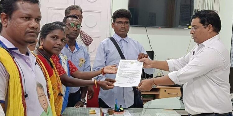 ଉପଯୁକ୍ତ ଉତ୍ତର ଦାବିରେ ସେଙ୍ଗେଲର ଗଣ ଧାରଣା : ୨୦ ସେପ୍ଟେମ୍ବର ସୁଦ୍ଧା ଉତ୍ତର ନ ମିଳିଲେ, ୩୦ ସେ ଷ୍ଟେମ୍ବରରେ ମୟୂରଭଞ୍ଜ ବନ୍ଧ