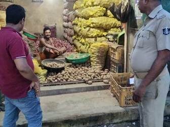 ଖାଦ୍ୟ ଯୋଗାଣ ଓ ଖାଉଟି କଲ୍ୟାଣ ଏବଂ ବୈଧ ମାପ ଓ ଓଜନ ବିଭାଗ ପକ୍ଷରୁ ଭୁବନେଶ୍ୱରର ବିଭିନ୍ନ ସ୍ଥାନରେ ଚଢ଼ାଉ